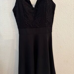 Almost Famous Black Lace Midi Dress